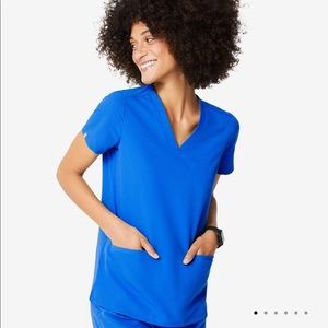FIGS CASMA two pocket scrub top